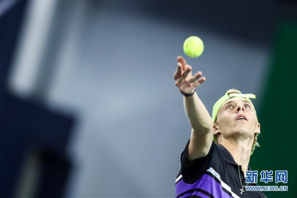 在场上对球 在场上对球